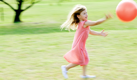 Barn som springer